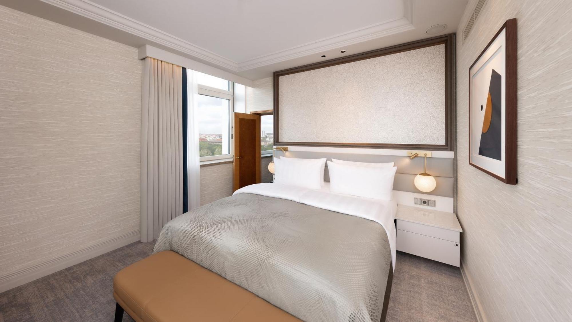 Junior King Suite,1542551347:JPEG